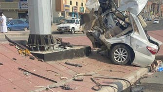 مکہ معظمہ میں‌ المناک حادثہ، کار دوحصوں میں تقسیم، ڈرائیور زخمی