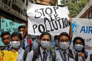 Students wearing masks take part in an anti-firecrackers campaign to raise awareness about pollution ahead of Diwali, the Hindu festival of lights, in Kolkata, India. (File photo: Reuters)