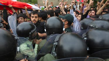 Riot policemen push Iranian students back during a demonstration in Tehran, April 30, 2011. (File photo: Reuters)
