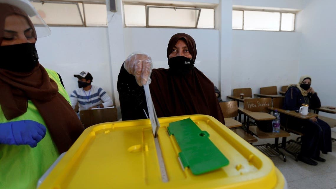 A woman casts her vote during parliamentary elections, amid fears over rising number of the coronavirus disease (COVID-19) cases, in Amman, Jordan November 10, 2020. (Reuters/Muhammad Hamed)