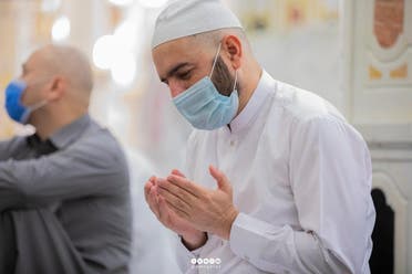 Foreign pilgrims return to the Prophet's Mosque in Medina. (Twitter)