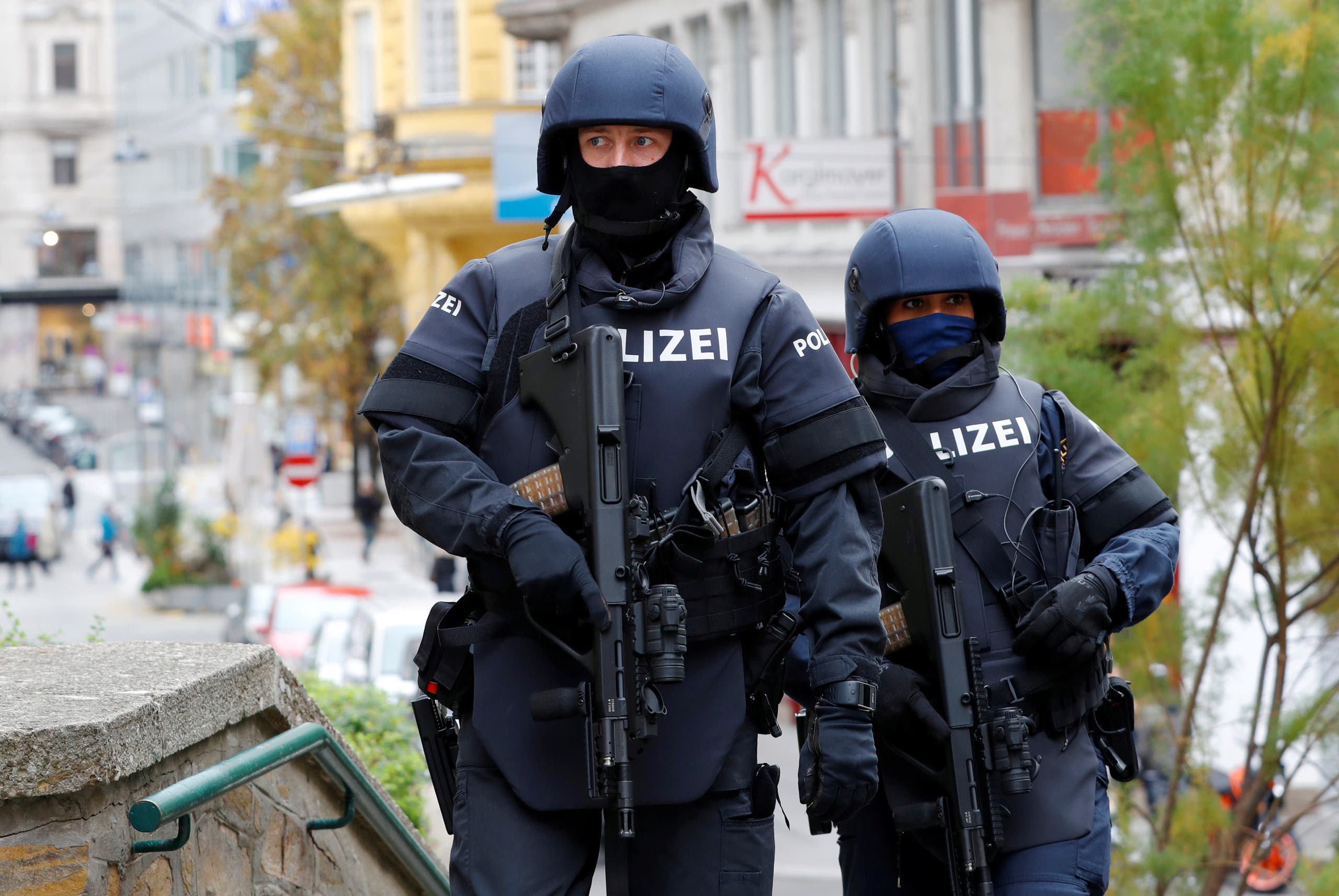 الشرطة في مكان وزقوع الهجوم في فيينا الأسوبع الماضي