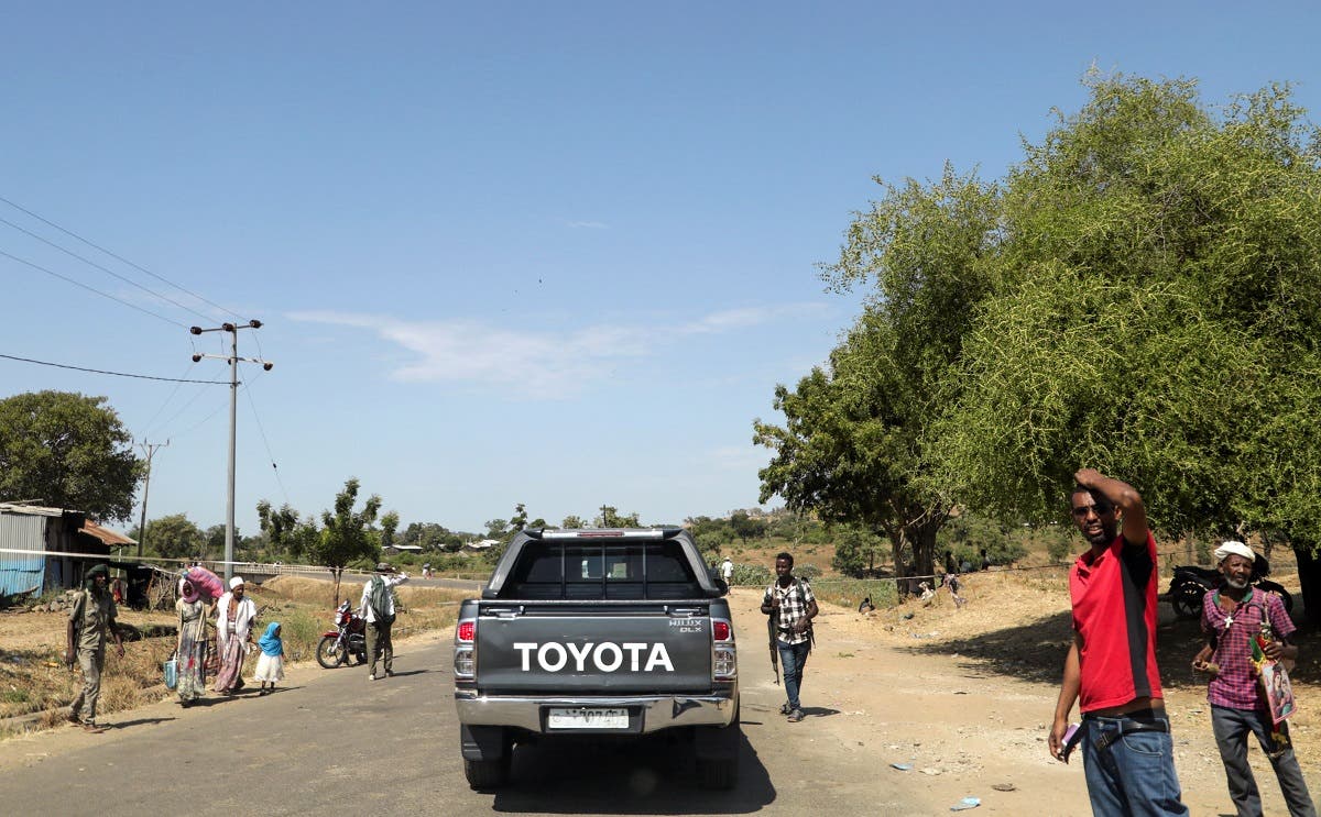 Members of Amhara militia control a motor vehicle checkpoint at the entrance of Dansha town in Tigray Region, Ethiopia November 9, 2020. (Reuters)