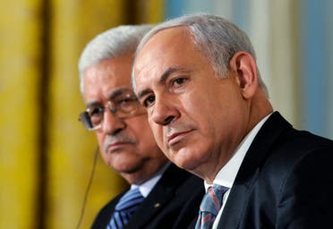 Palestinian President Mahmoud Abbas (L) sits next to Israeli Prime Minister Benjamin Netanyahu in the East Room of the White House in Washington. (File photo: Reuters)