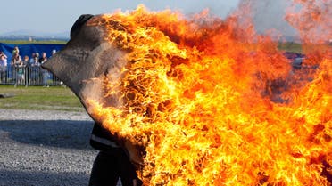 حريق  رجل يحرق نفسه (تعبيرية istock)