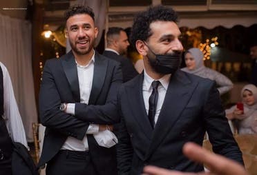 صورة لمحمد صلاح واللاعب تريزيجيه خلال حفل زفاف شقيق صلاح