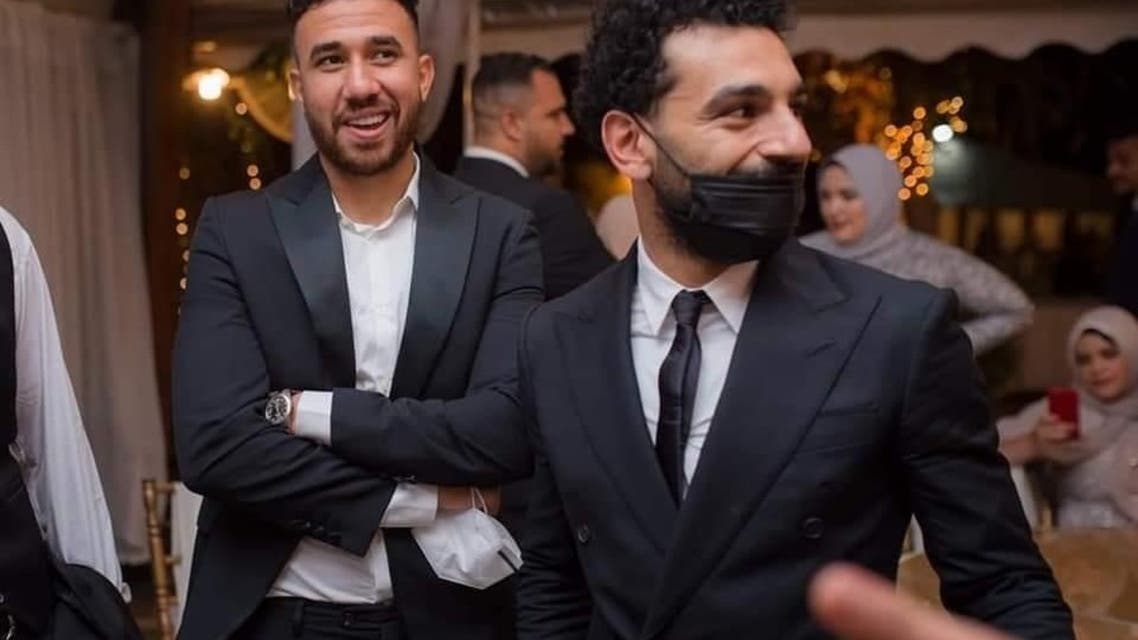صورة لمحمد صلاح واللاعب تريزيجيه خلال حفل زفاف شقيق صلاح