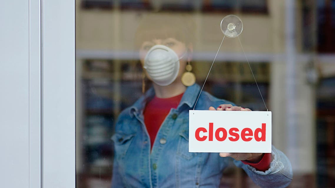 كورونا تعبيرية أماكن مغلقة ( Istock)
