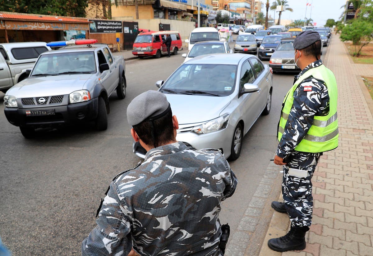 Lebanese police stand on a checkpoint to check the vehicles which violated the odd or even number plates car bans, Nov. 14, 2020. (AP)