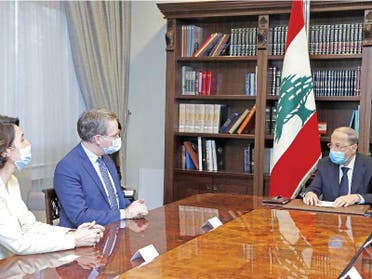 الرئيس اللبناني ميشال عون مستقبلاً الموفد الفرنسي باتريك دوريل