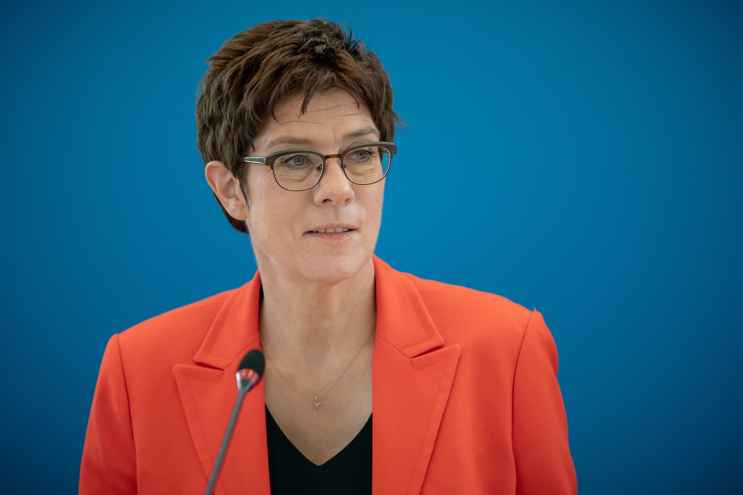 وزيرة الدفاع الألمانية أنيغريت كرامب كارينباور