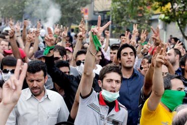 مناصرو موسوي خلال احتجاج لـ"الحركة الخضراء" في طهران في يوليو 2009