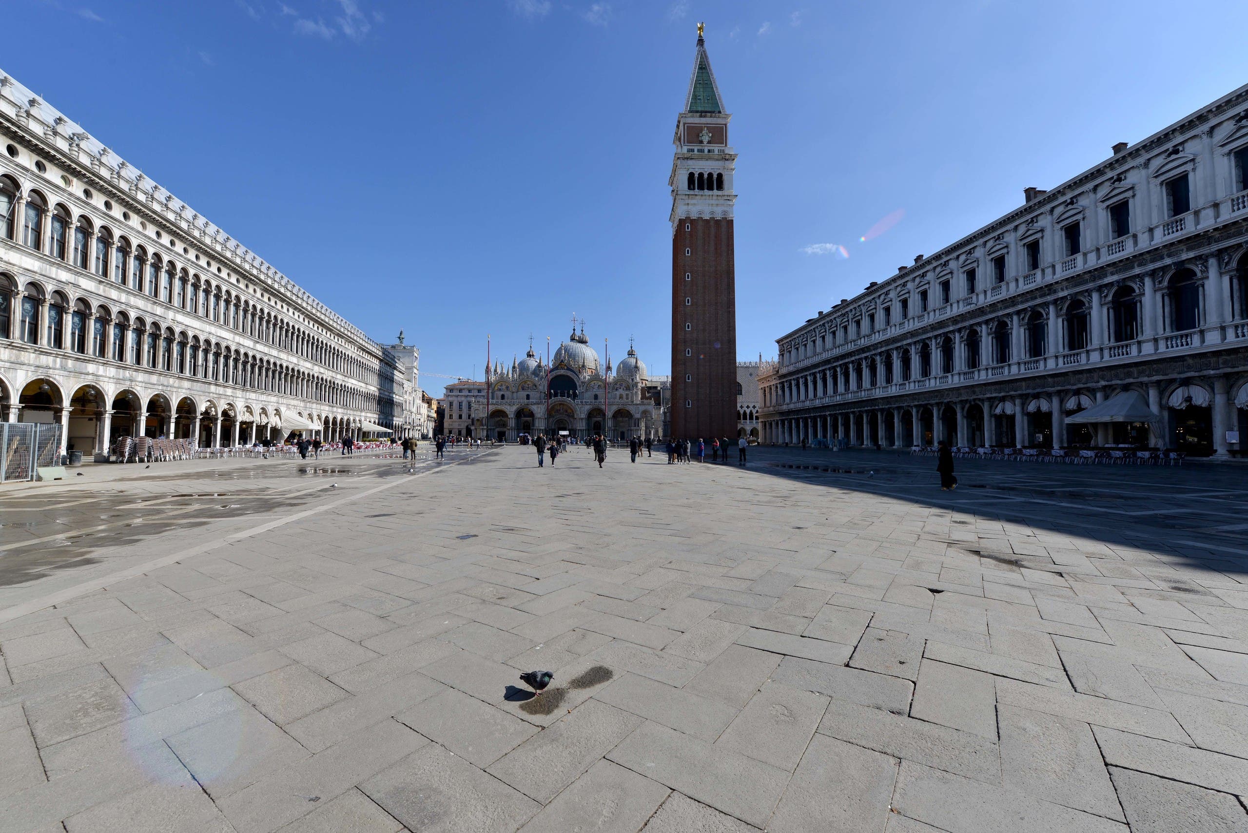 San Marcon pääaukio kaupungissa oli tyhjä turisteista viime maaliskuussa koronan vuoksi