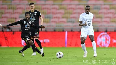 معتز هوساوي الشباب الأهلي نواف العابد