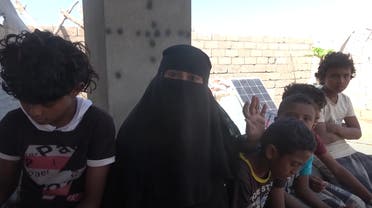 نعمة مع أطفالها الـ6 الذين نزحت برفقتهم إلى الخوخة