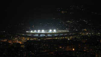عمدة نابولي يدعو إلى إطلاق اسم مارادونا على ملعب "سان باولو"