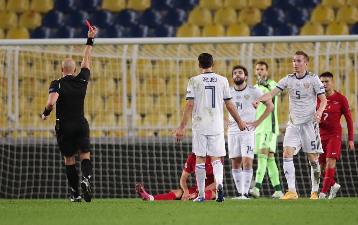 لحظة طرد لاعب روسيا من قبل مارتشينياك