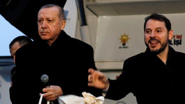Turkish President Tayyip Erdogan and Turkish Treasury and Finance Minister Berat Albayrak throw gifts during a rally for the upcoming local elections in Istanbul, Turkey, February 16, 2019. (Reuters)
