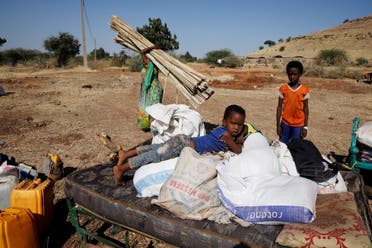 Ethiopian refugees sit on their belongings at the Um Rakuba refugee camp which houses Ethiopian refugees fleeing the fighting in the Tigray region, on the Sudan-Ethiopia border, Sudan, November 28, 2020. (File photo: Reuters) 