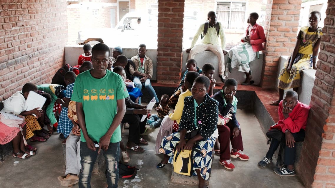 In Malawi, Médecins Sans Frontières (MSF; Doctors Without Borders) “teen clubs” offer a safe space where younger patients have access to HIV care and follow-up (Supplied: MSF)