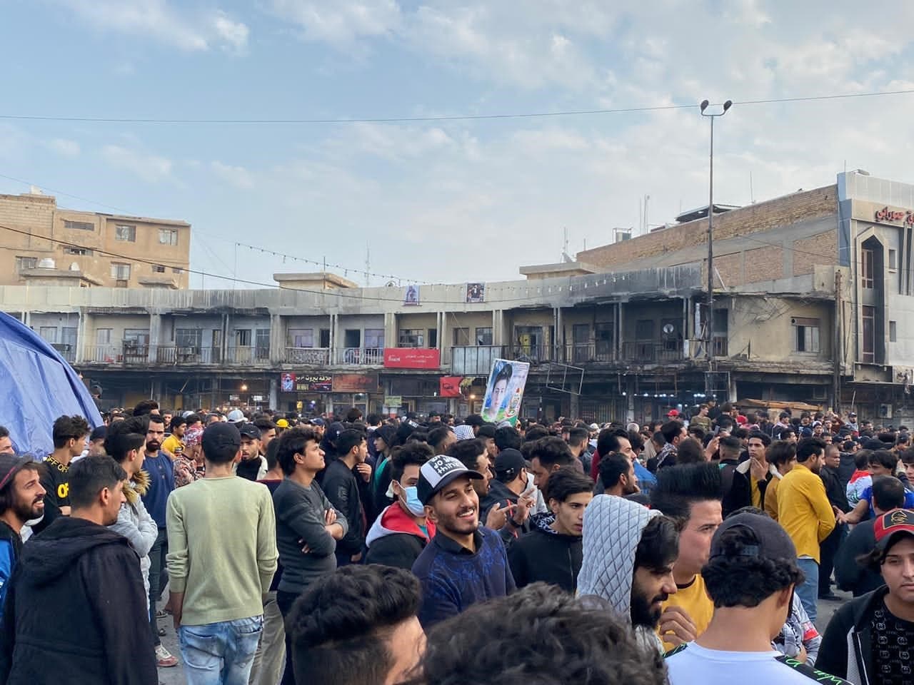 توافد المتظاهرين على ساحة الحبوبي لاقامة جمعة الناصرية