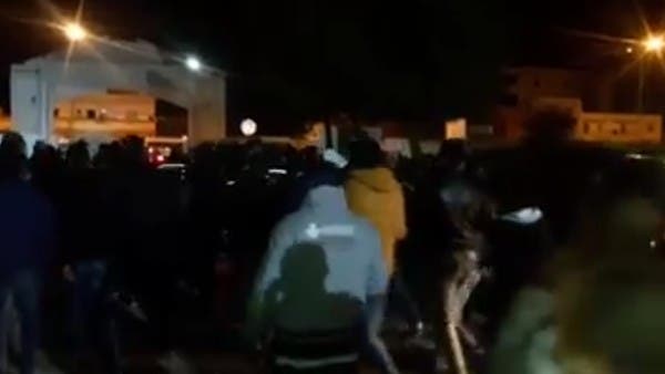 تونسيون يطردون المشيشي من مستشفى توفي فيه طبيب بسبب مصعد