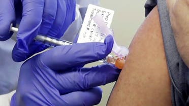 هل الآثار الجانبية للتطعيم بلقاح كورونا خطيرة؟