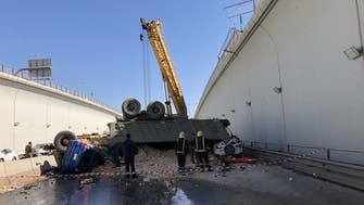 الرياض.. وفاة سائق سيارة إثر انحدار مفاجئ لشاحنة في نفق
