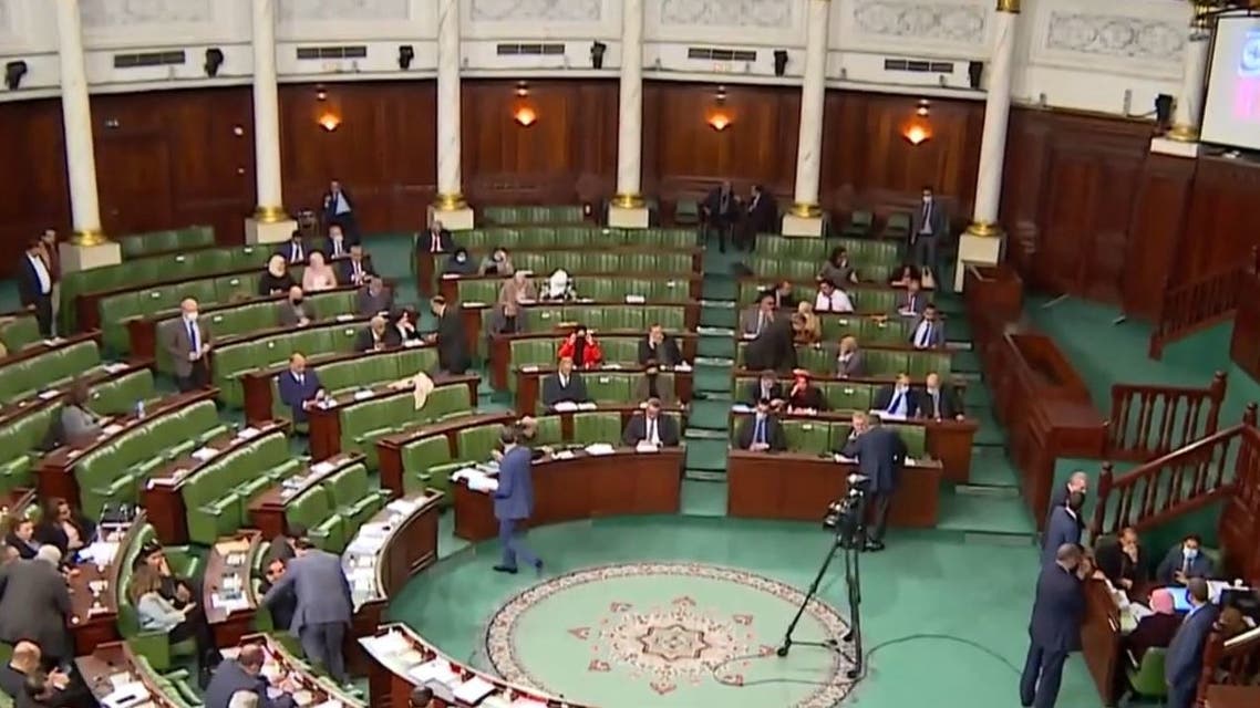 البرلمان التونسي يدخل دائرة العنف.. والغنوشي يتجاهل الشجار