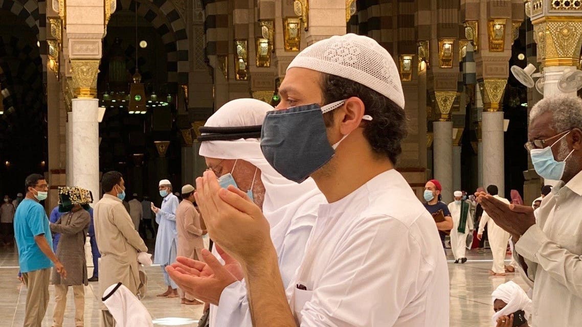 Muslim worshippers perform noon prayer at the Prophet Mohammed's mosque in Saudi Arabia's holy city of Medina. (File photo: AFP)
