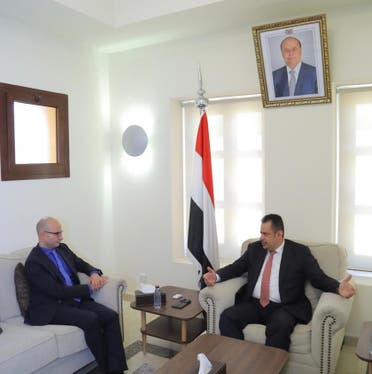 رئيس الوزراء اليمني مع السفير الفرنسي