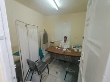 الدكتور حسني سعد قطب بالعيادة