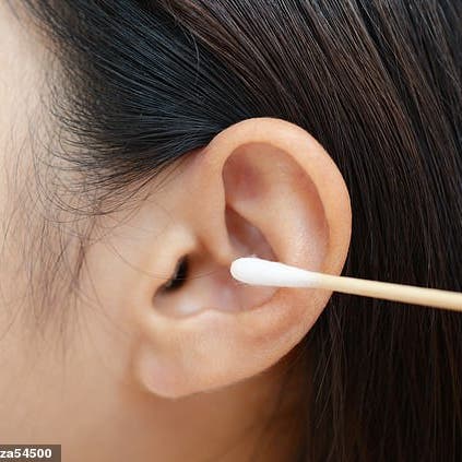 شمع الأذن قد يكشف الإصابة بمرض شائع