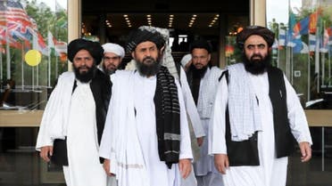 ميير خان متقي المشرف على مجلة الصمود برفقة ملا برادر نائب زعيم حركة طالبان للشؤون السياسية