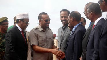 Somali President Mohamed Abdullahi Mohamed, left, introduces new Prime Minister of Ethiopia Abiy Ahmed, center, to his ministers in Mogadishu, Somalia. (File photo: AP) 
