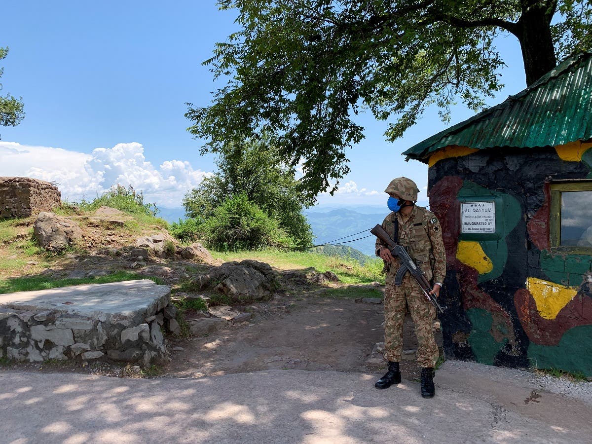 Pakistan Army soldier stands guard at a hilltop post during a trip organised by the army, near the Line of Control (LoC), in Charikot Sector, Kashmir. (File photo: Reuters)