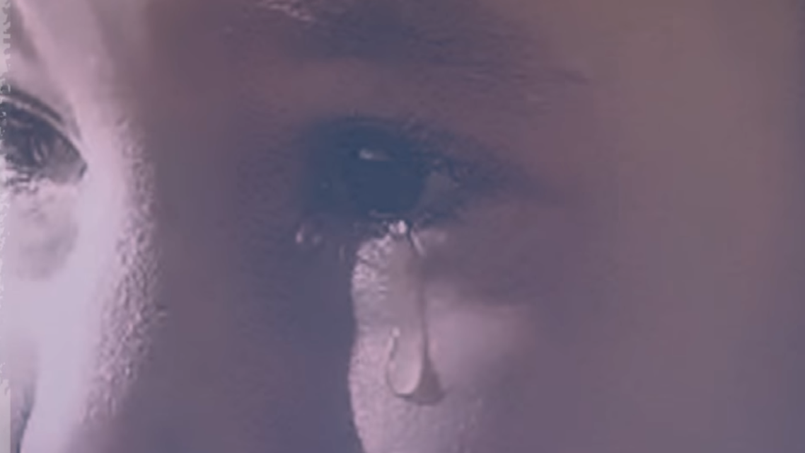دموع طفلة