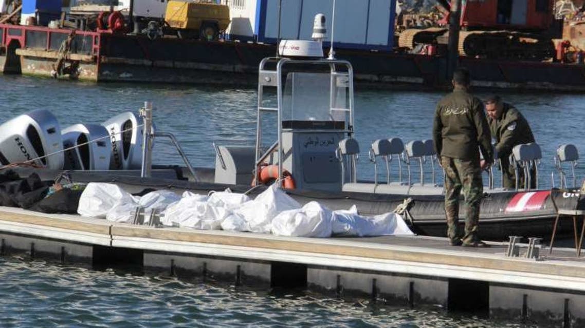 مقامات تونس می گویند که اخیراً چندین قایق قاچاق مهاجر را رهگیری کرده اند ، اما تعداد تلاش ها ، به ویژه بین منطقه Sfax و جزیره لامپدوسا ایتالیا ، در حال افزایش است.