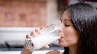 العلم يؤكد.. الحليب البقري مهم للأمهات أثناء الرضاعة