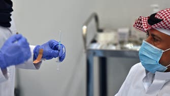 السعودية تسرع وتيرة التطعيم قبل البدء في "حظر غير المحصنين"