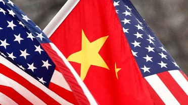 Chinese and U.S. flags fly along Pennsylvania Avenue outside the White House in Washington January 18, 2011. (Reuters)