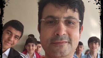 نجم سلة تركي يهدي فوزه لروح معلم قضى تعذيباً بسجون أردوغان