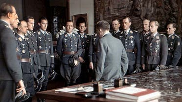 صورة لأدولف هتلر رفقة عدد من قادة الجيش الألماني
