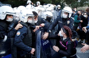من التظاهرات أمام جامعة البوسفور في اسطنبول الشرطة التركية