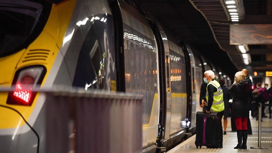 People stand on the platform next to the last scheduled Eurostar train from London to Paris. (File photo: Reuters)