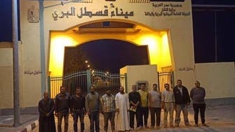 مصر تنجح في إنهاء أزمة 12 سائقاً مصرياً كانوا محتجزين بالسودان