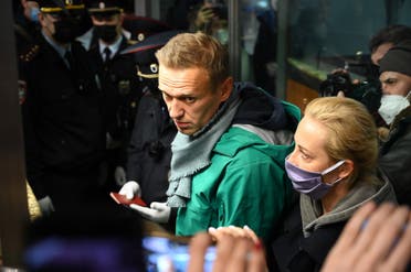 لحظة اعتقال الشرطة الروسية نافالني في موسكو