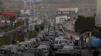 أزمة وقود في صنعاء.. طوابير طويلة وسوق سوداء حوثية