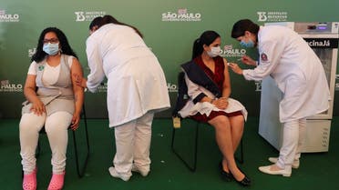 Health care workers receive a dose of the Sinovac's coronavirus disease (COVID-19) vaccine, after Brazil health regulator Anvisa approved its emergency use at Hospital das Clinicas in Sao Paulo, Brazil January 17, 2021. (Reuters/Amanda Perobelli)