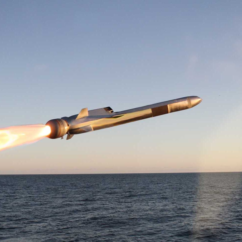 تزويد المركبات البرمائية الأميركية بصواريخ بعيدة المدى